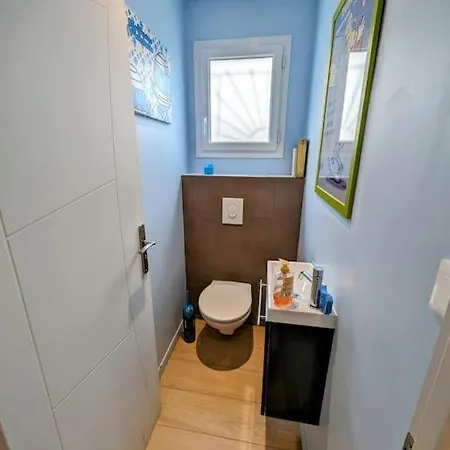 Pastisse Yourhosthelper *