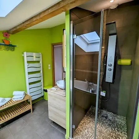 Pastisse Yourhosthelper *