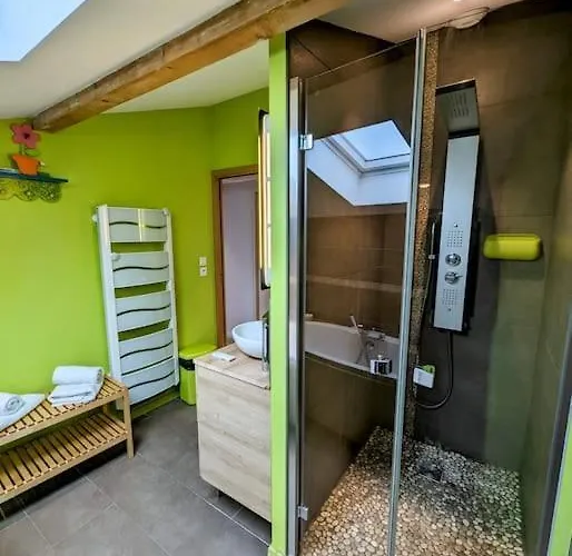 Pastisse Yourhosthelper *